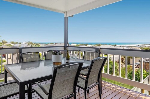 Oriana Grande 5BR Sleeps 14 Sea views, Playground