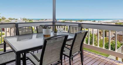 Oriana Grande 5BR Sleeps 14 Sea views, Playground
