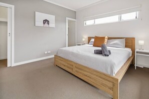 4 makuuhuonetta, silitysrauta/-lauta, Wi-Fi, vuodevaatteet