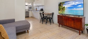 Stay Here On Pier- 2 Bdrm, Sleeps 4, Beach, Wifi