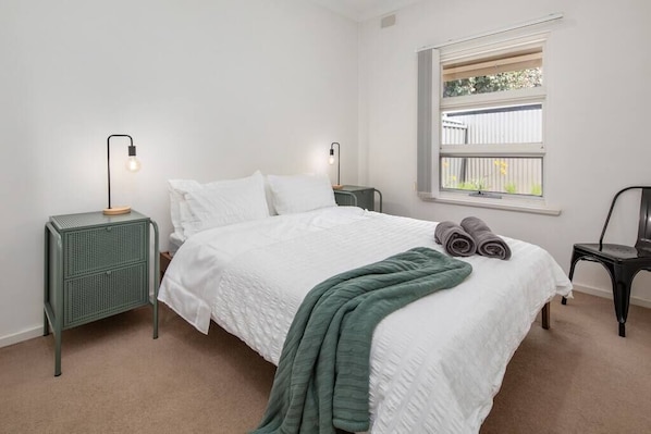 2 bedrooms, iron/ironing board, WiFi, bed sheets