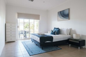 5 habitaciones, tabla de planchar con plancha y wifi 