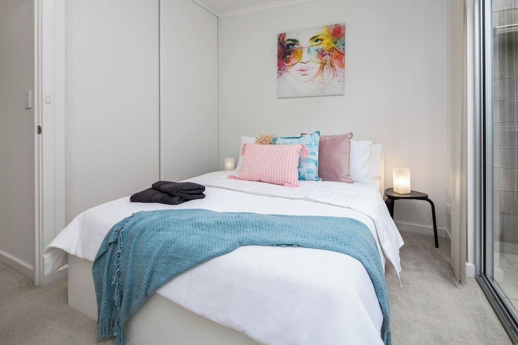 2 bedrooms, desk, iron/ironing board, WiFi