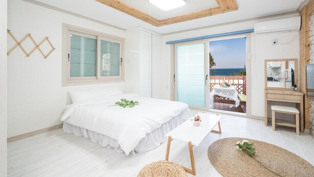 1 bedroom, free WiFi - Gyeongju Gampo Sonamu Pension (Gyeongju)