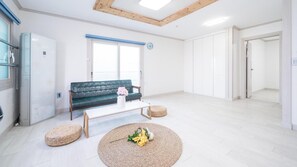 Phòng cơ bản, 1 phòng ngủ (Oceanview tworoomhyeong 6ho) | 1 phòng ngủ, truy cập Internet không dây miễn phí