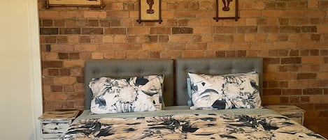 4 عدّة غرف نوم ومكواة/لوح كي وسرير سفر وواي فاي مجانًا