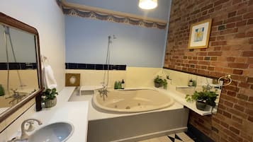 Combined shower/bathtub, hair dryer, towels, soap