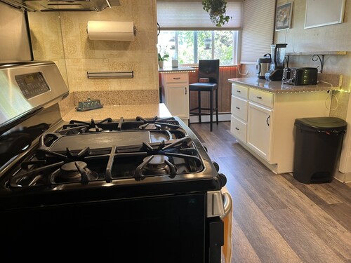 Downtown Gated Hideaway 