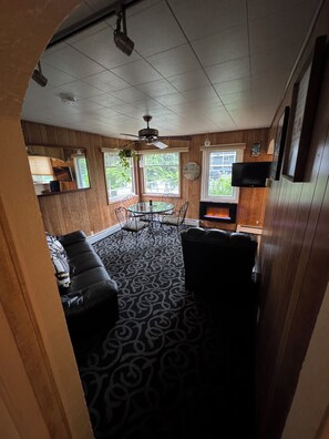 TV - Downtown Gated Hideaway  (Anchorage)