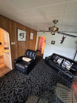 TV - Downtown Gated Hideaway (Anchorage)