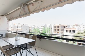Outdoor dining - Signature 2BR Apartment in Marousi (Marousi)