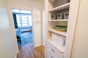 Interior - Apartment next to Cathedral in Historic Downtown Helena (Helena)