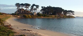 PROPERTY 100 M FROM THE BEACH