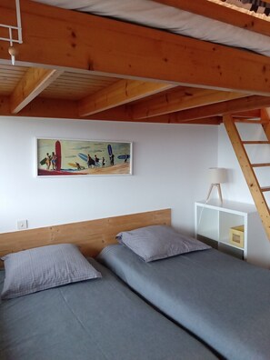 3 bedrooms, desk, iron/ironing board, free WiFi