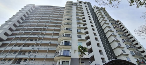 OYO 90499 Marina View Villas