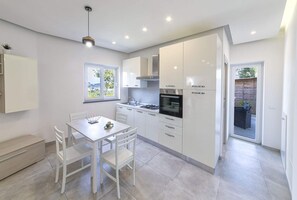 Microwave, oven