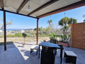 تناول الطعام بالخارج