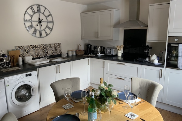 Open plan living/kitchen/dining area