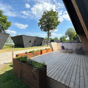 Superior Studio Suite, 1 Bedroom, Non Smoking, Kitchen | Living area | 42-inch Smart TV with digital channels, streaming services