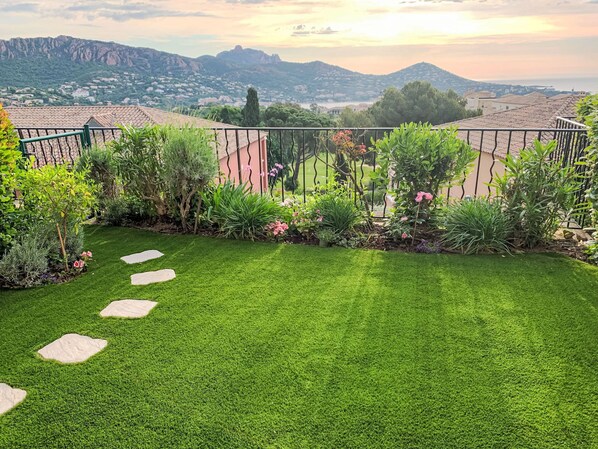 المنطقة المحيطة بالمنشأة