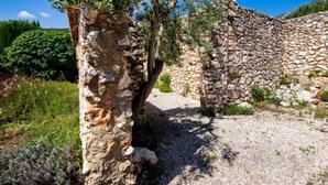 An ancient stone wall with a gravel path leading through it. - Villa Mandana by Interhome (Dénia)