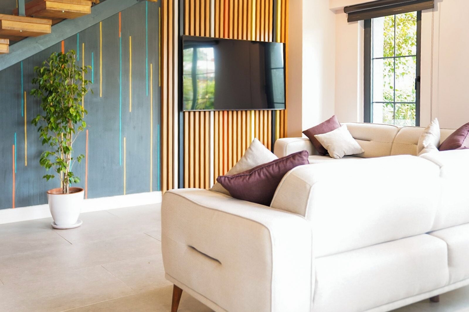 Exclusive Suite | Living area | LED TV
