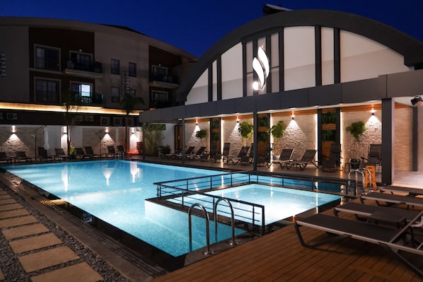 Seasonal outdoor pool