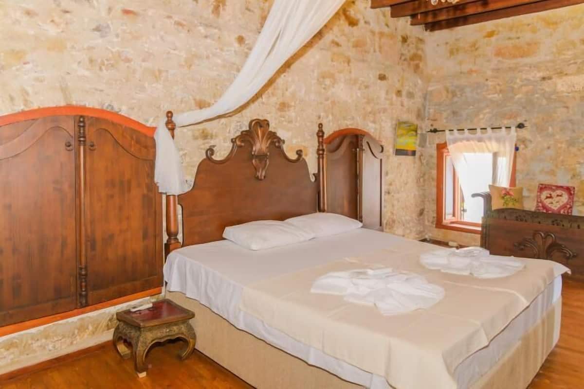 Deluxe Duplex | 2 bedrooms, Egyptian cotton sheets, premium bedding, desk