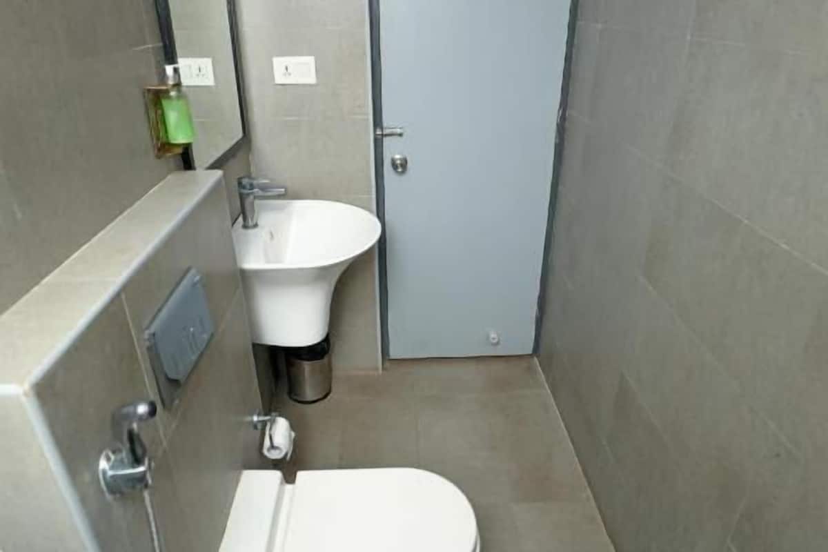 Badeværelse | Bruser, brusehoved med spredningseffekt, gratis toiletartikler