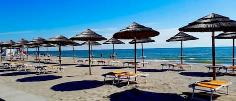 Una spiaggia nelle vicinanze