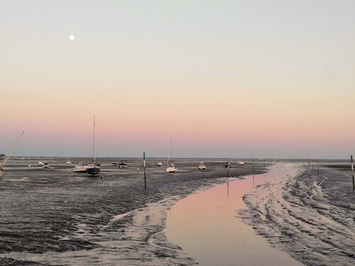 Andernos view Bassin oyster port charming bright studio with balcony!