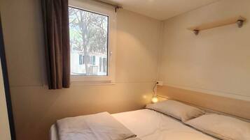 3 bedrooms, travel crib, free WiFi, bed sheets