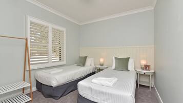 2 bedrooms, iron/ironing board, WiFi