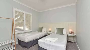 2 bedrooms, iron/ironing board, WiFi, bed sheets