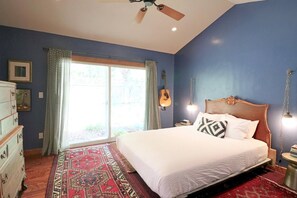 3 bedrooms, desk, iron/ironing board, free WiFi - Just one mile from the beach, you'll find our charming and modern 3BR, 2BA house... (Soquel)