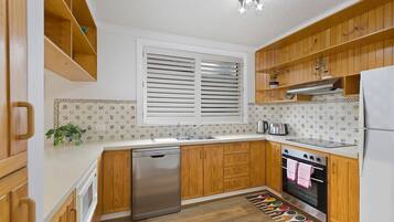 Fridge, microwave, oven, dishwasher