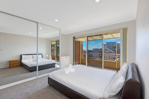 3 bedrooms, iron/ironing board, bed sheets