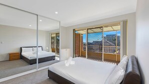 3 bedrooms, iron/ironing board, bed sheets