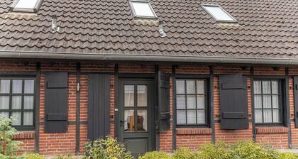 "huus ol Diek" Liegt am Ende Einer Kleinen Sackgasse in Altharlingersiel