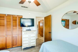 3 habitaciones, escritorio, tabla de planchar con plancha y internet 