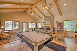 Games room - High-End Huntsville Condo w/ Private Hot Tub! (Huntsville)