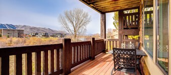 High-End Huntsville Condo w/ Private Hot Tub!