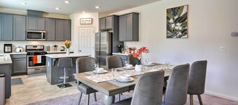 Sacramento Retreat w/ Yard ~ 13 Mi to Dtwn!
