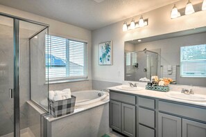 Hair dryer, towels - Sacramento Retreat w/ Yard ~ 13 Mi to Dtwn! (Sacramento)