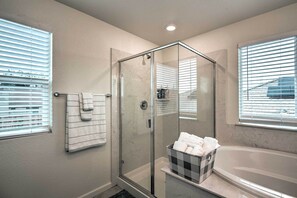 Hair dryer, towels - Sacramento Retreat w/ Yard ~ 13 Mi to Dtwn! (Sacramento)