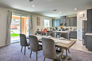 Fridge, microwave, stovetop, dishwasher - Sacramento Retreat w/ Yard ~ 13 Mi to Dtwn! (Sacramento)