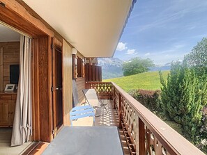 Property grounds - 2-room + cabin apartment near village and ski lift, equipped kitchen (Combloux)