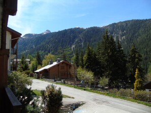 View from property - Charming 2BR + Sleeping Area, 300m from Shops & Ski, 6 Pax, Sheets Included (Valfréjus)