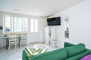 Studio (Studio Apartment with Terrace) | Nội thất