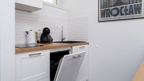 Kaffetrakter/tekoker, kjøleskap, mikrobølgeovn og ovn